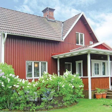 2 Bedroom Awesome Home In Hultsfred Εξωτερικό φωτογραφία