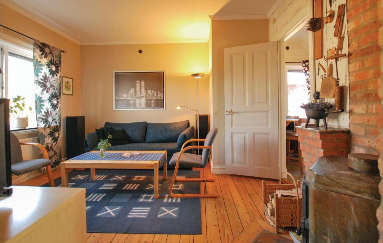 2 Bedroom Awesome Home In Hultsfred Εξωτερικό φωτογραφία